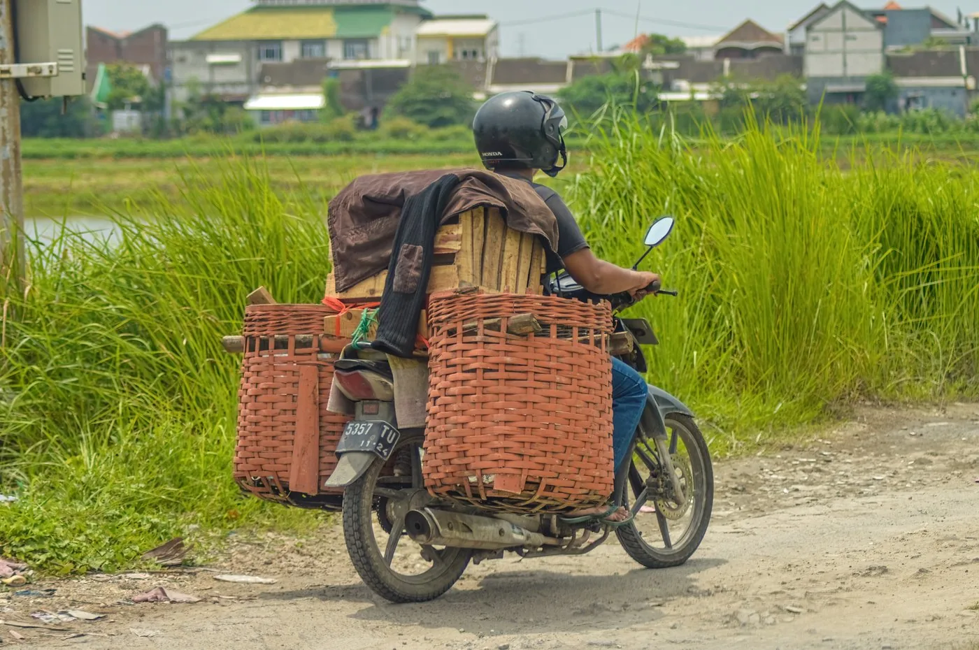 Distribusi Produk FMCG & Retail